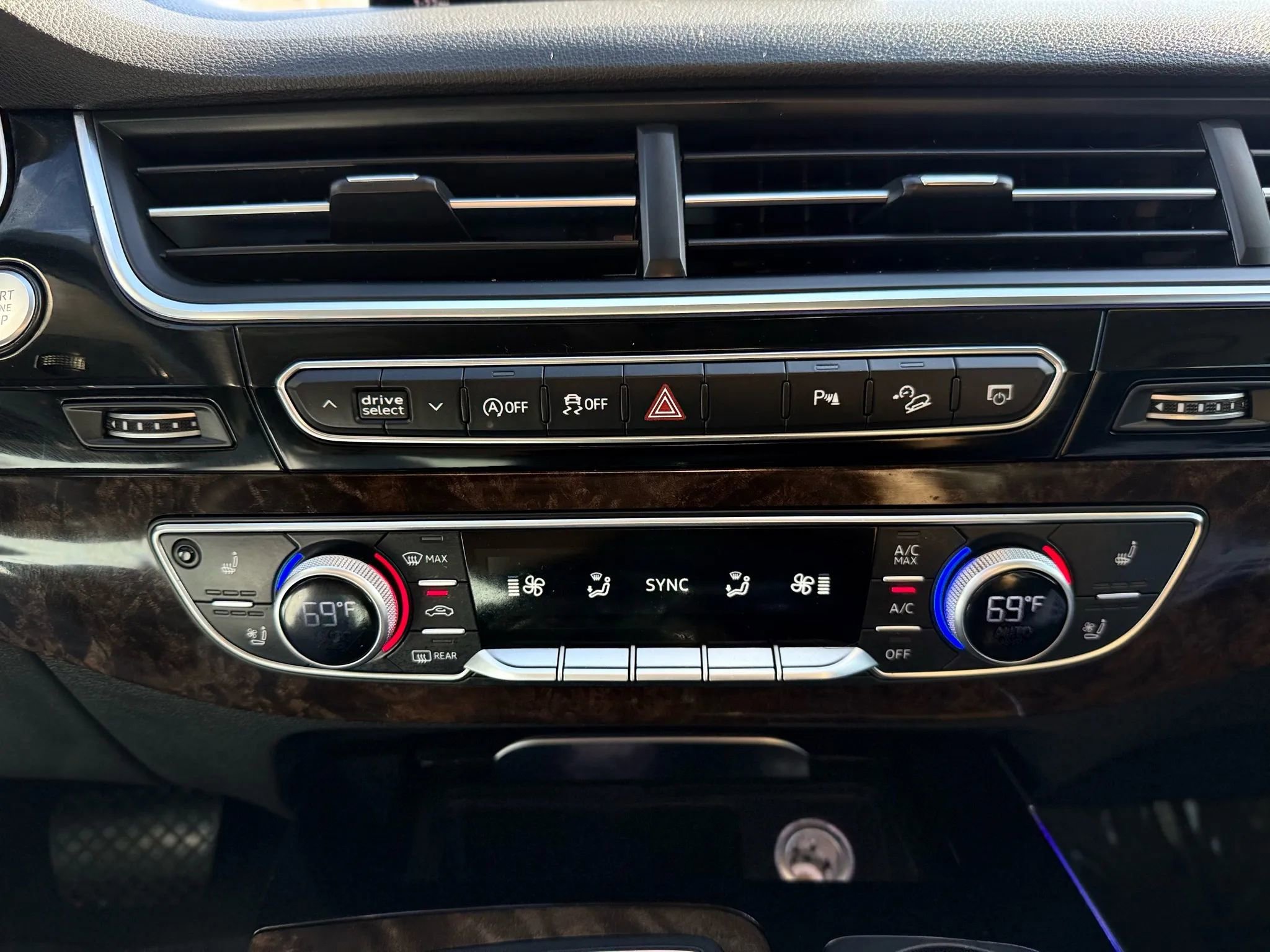 Used 2018 Audi Q7 3.0T Prestige w/ Prestige Package image 49