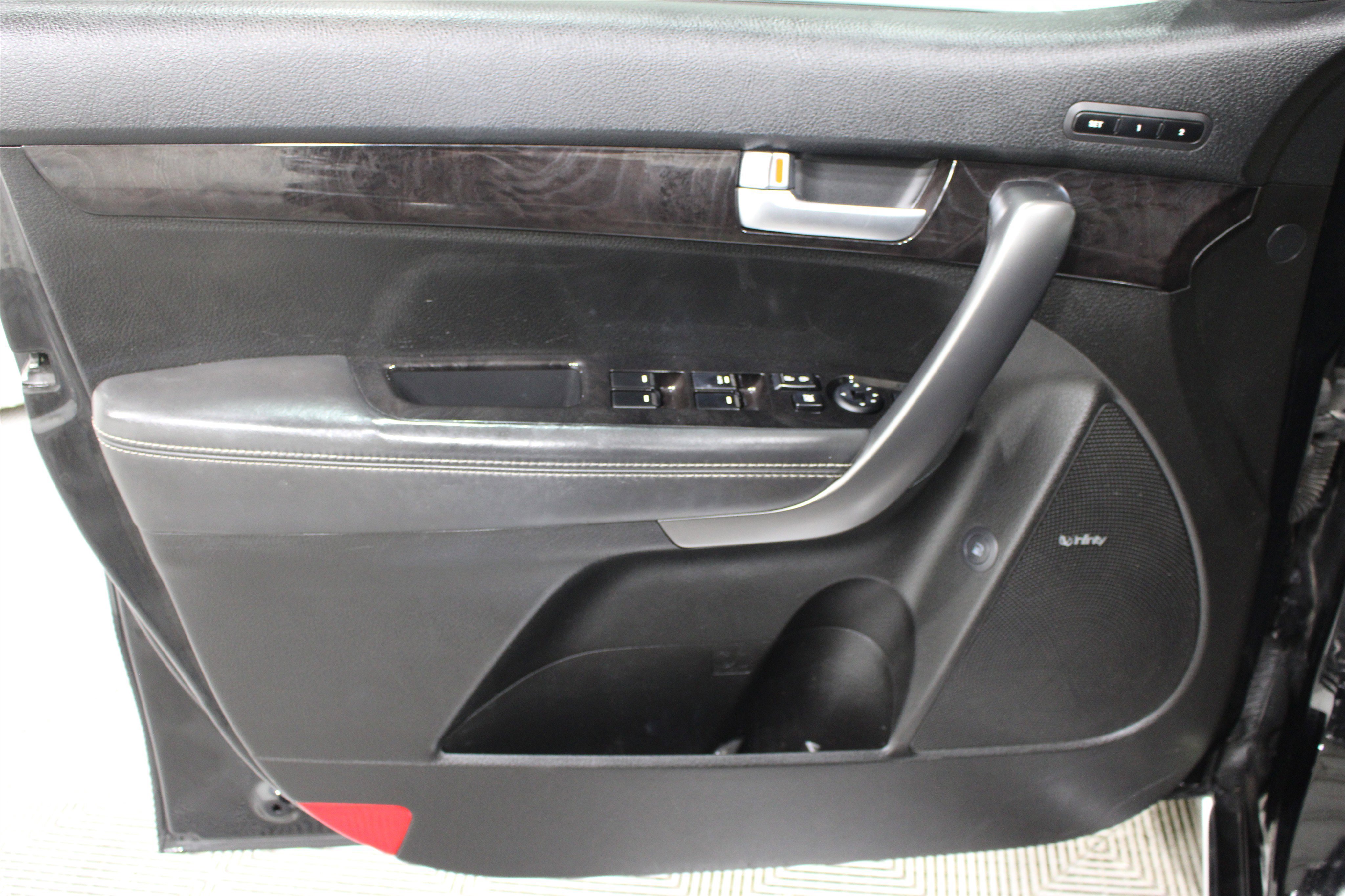 Used 2014 Kia Sorento SX w/ 3rd Row Package image 6