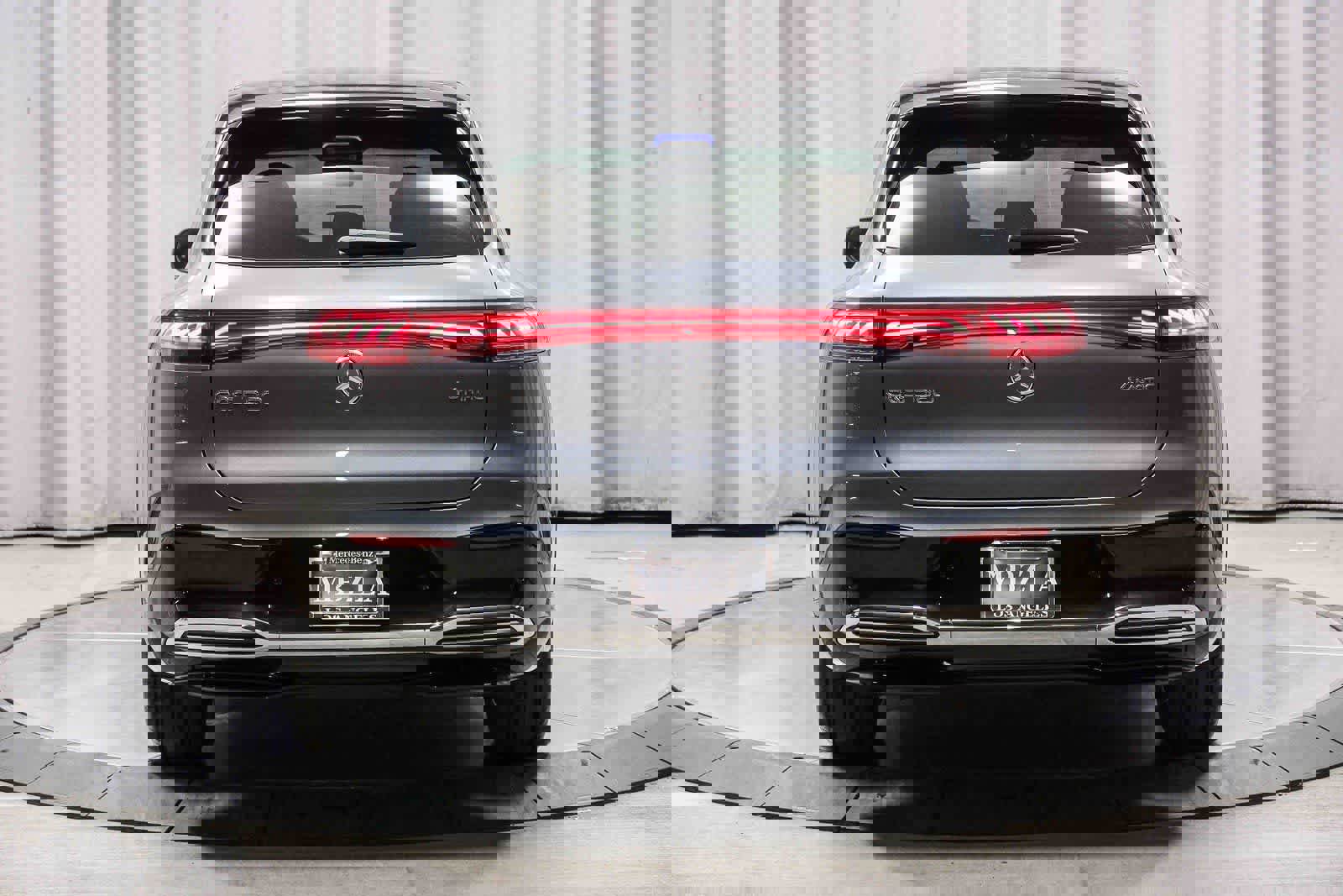 Used 2025 Mercedes-Benz EQS 580 4MATIC SUV image 3