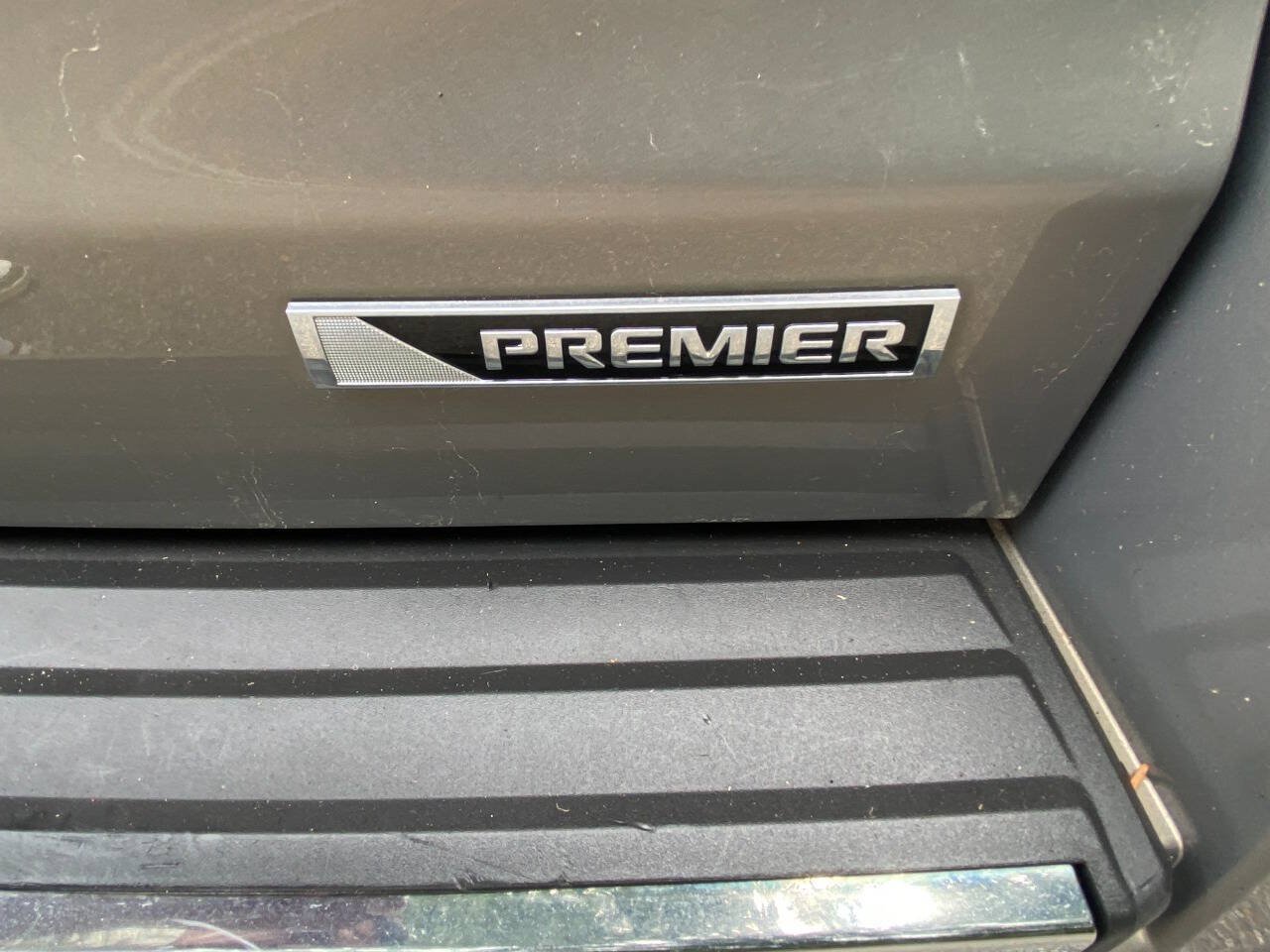 Used 2017 Chevrolet Suburban Premier RWD image 52