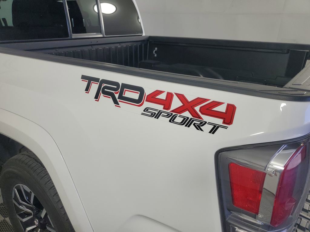 Used 2016 Toyota Tacoma TRD Sport AWD/4WD image 35