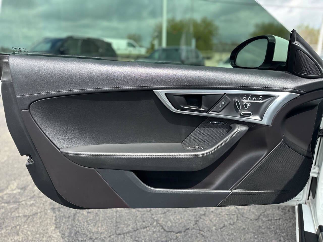 Used 2019 Jaguar F-TYPE Convertible RWD image 12