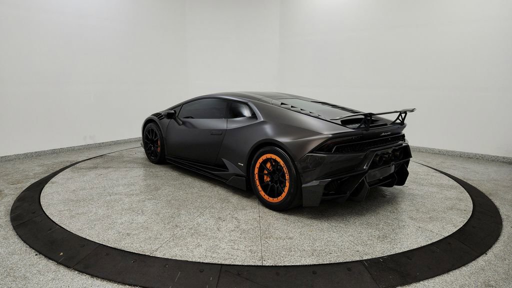 Used 2015 Lamborghini Huracan LP 610-4 AWD/4WD image 3