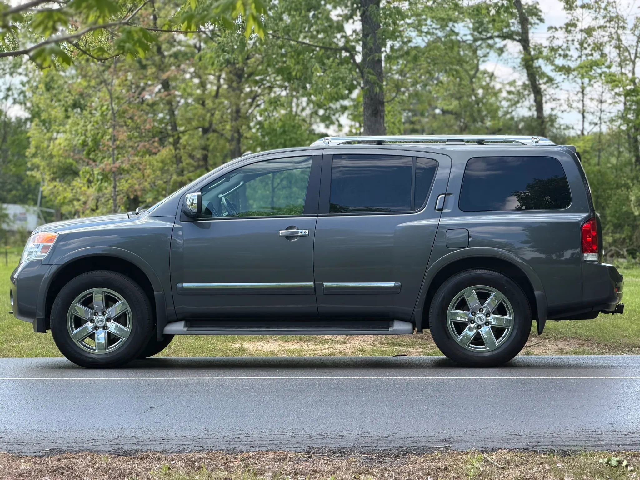 Used 2012 Nissan Armada Platinum AWD/4WD image 3