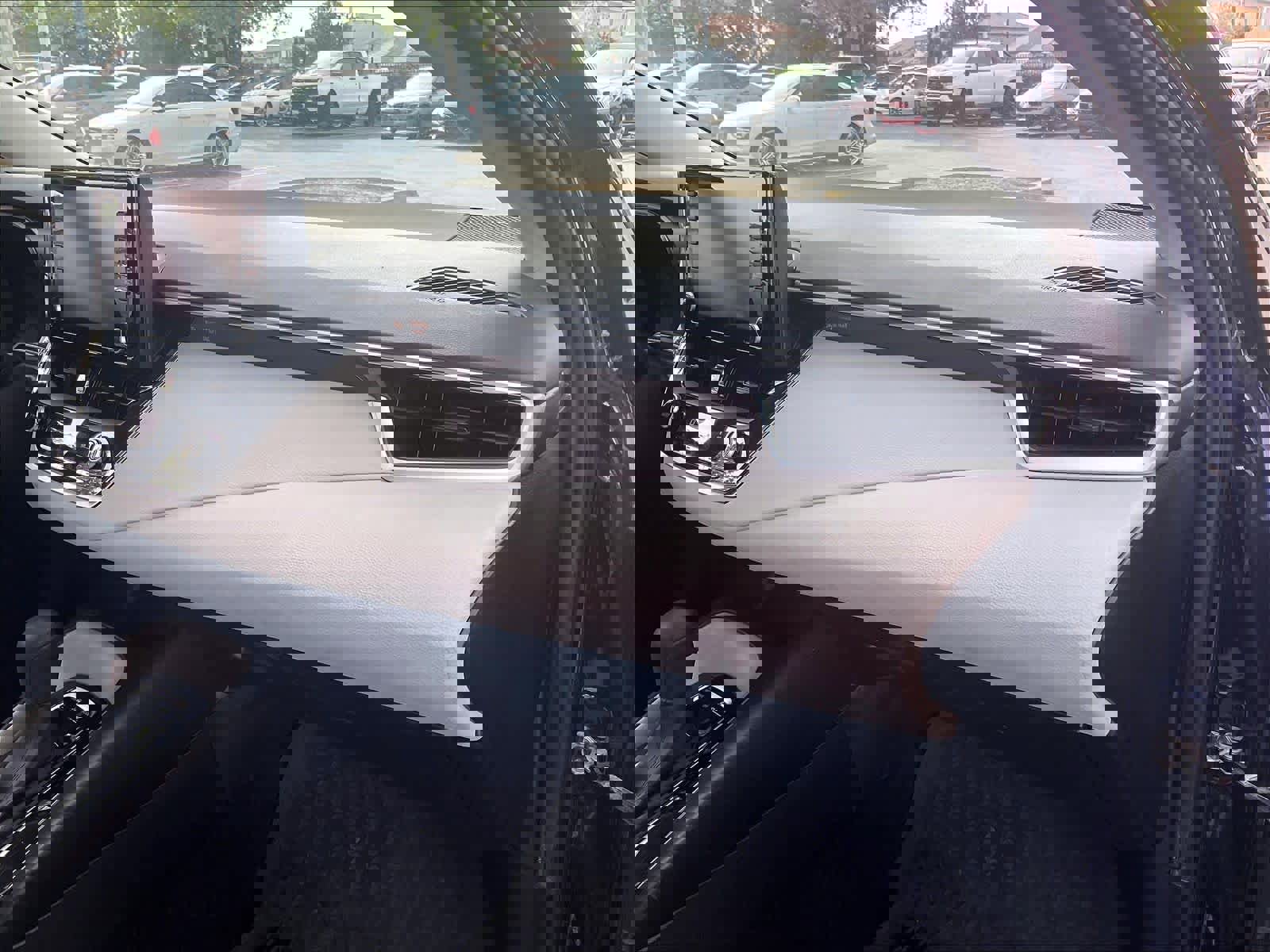 Used 2022 Toyota Corolla LE image 16