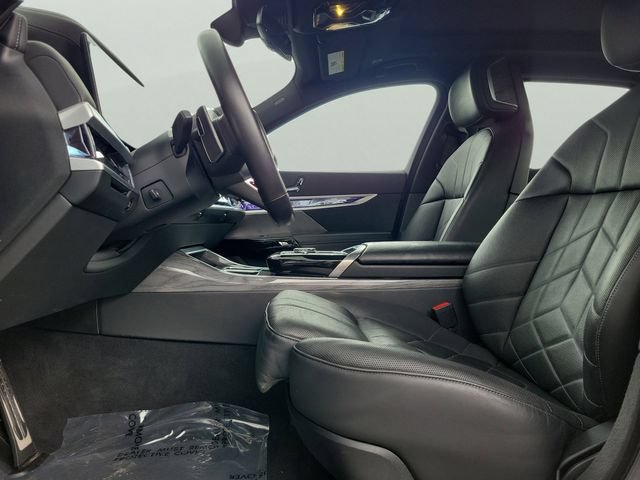 Used 2025 BMW 740i RWD image 23