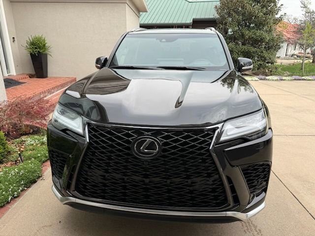 Used 2023 Lexus LX 600 F Sport w/ Accessory Package (Z1) AWD/4WD image 4