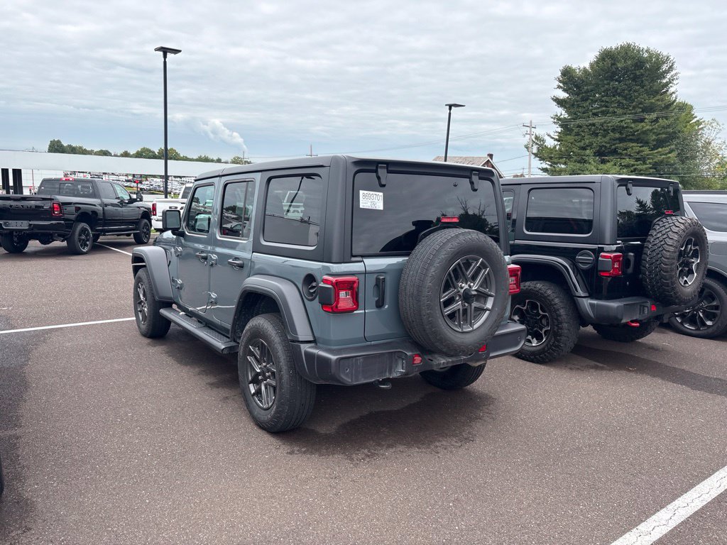 Used 2025 Jeep Wrangler Unlimited Sport AWD/4WD image 3
