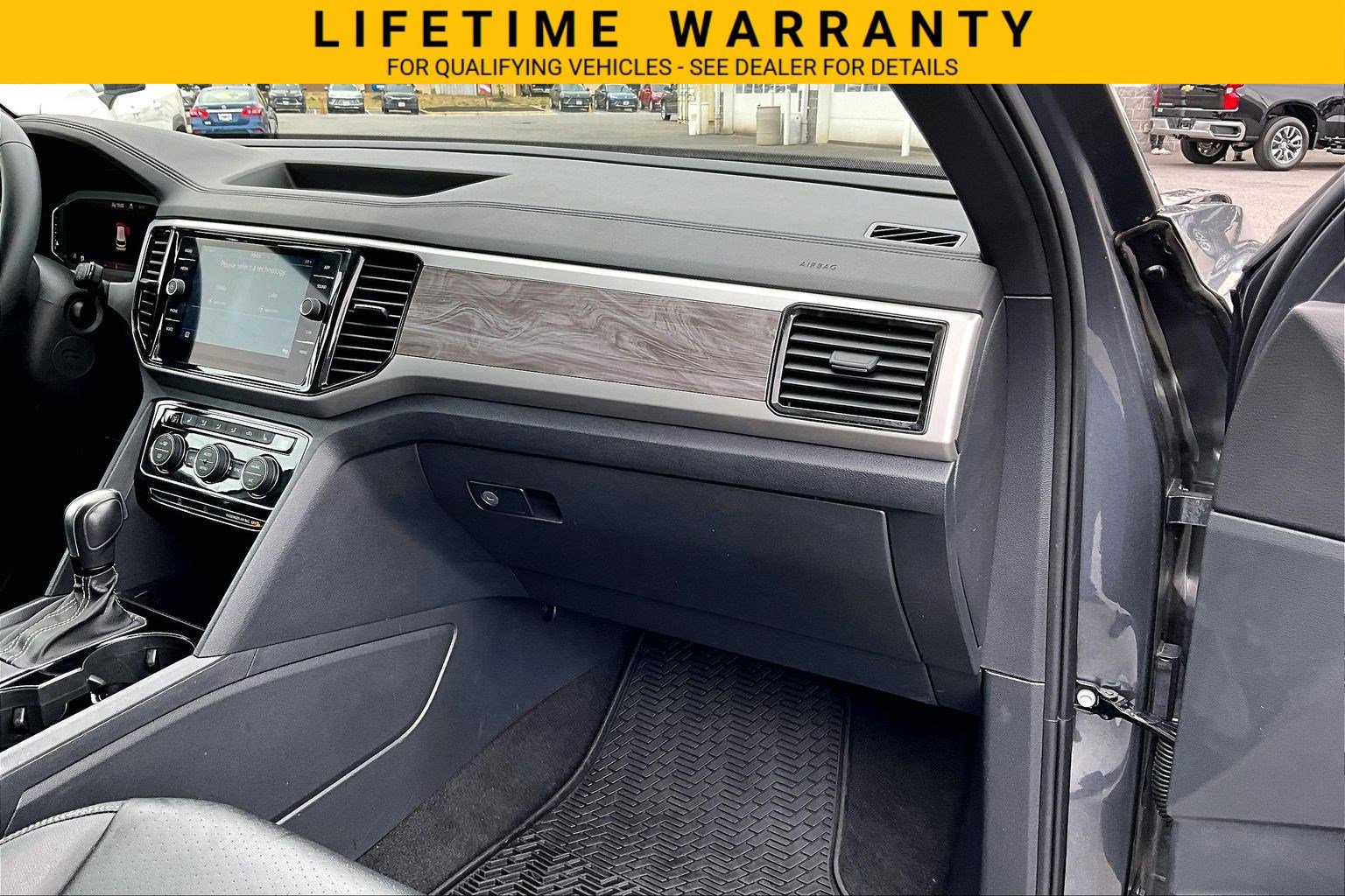 Used 2022 Volkswagen Atlas Cross Sport SE AWD/4WD image 17