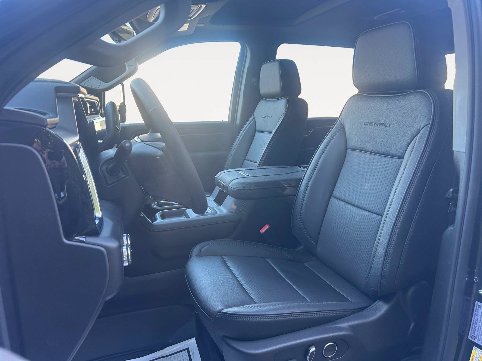 New 2026 GMC Sierra 2500 Denali w/ Denali Reserve Package AWD/4WD image 9