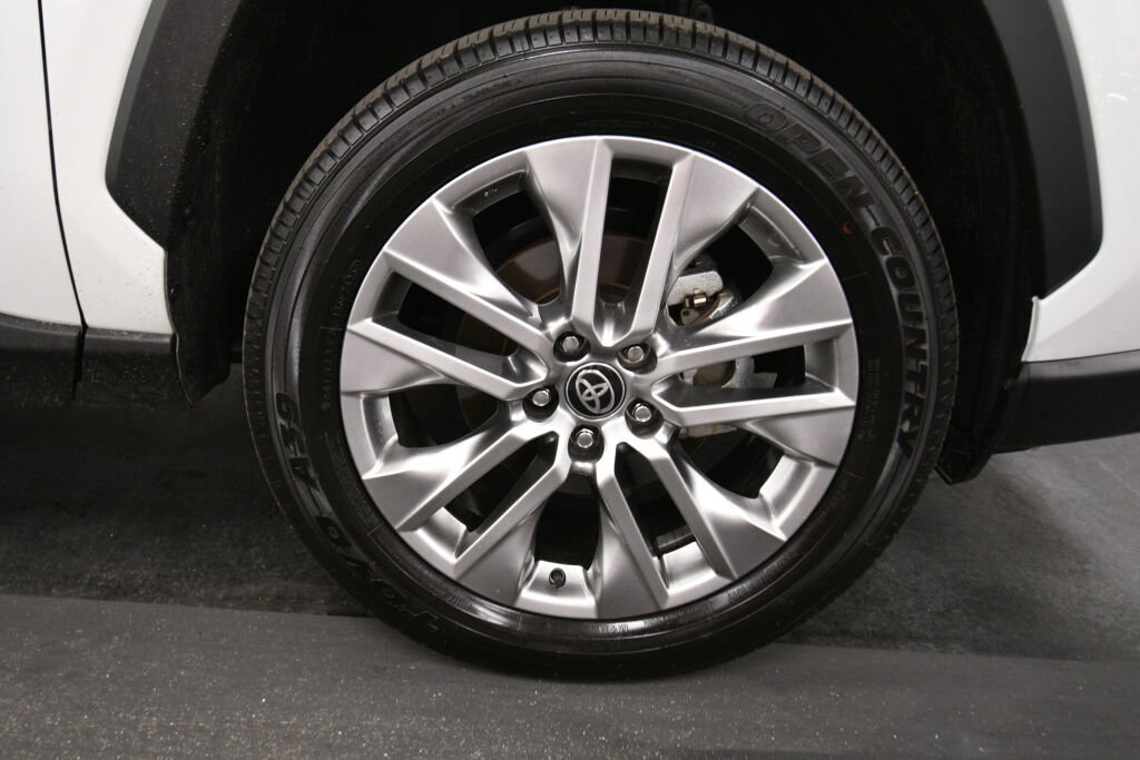 Used 2025 Toyota RAV4 XLE Premium AWD/4WD image 31