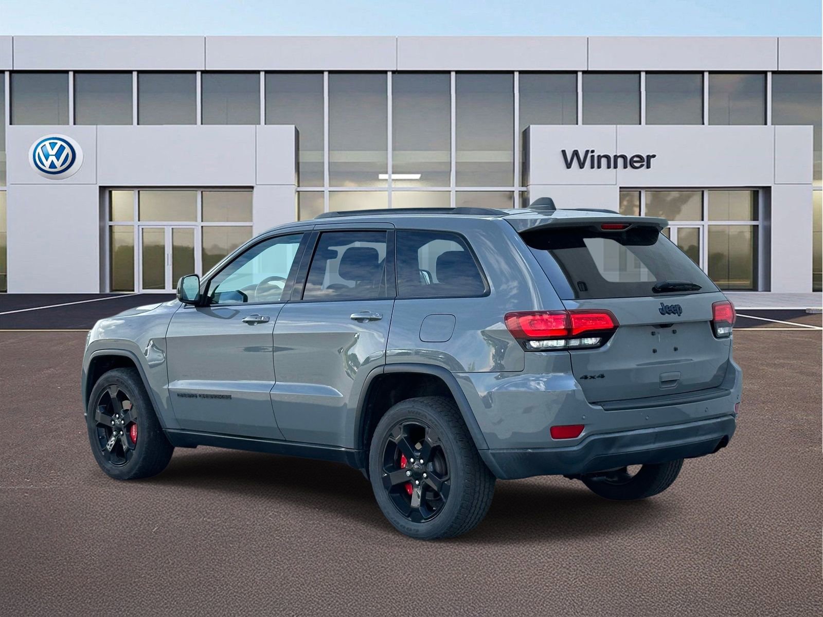 Used 2019 Jeep Grand Cherokee Laredo AWD/4WD image 3