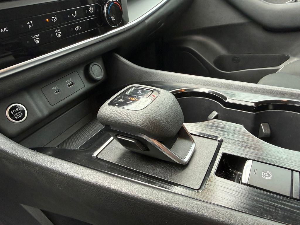 Used 2023 Nissan Rogue S image 24