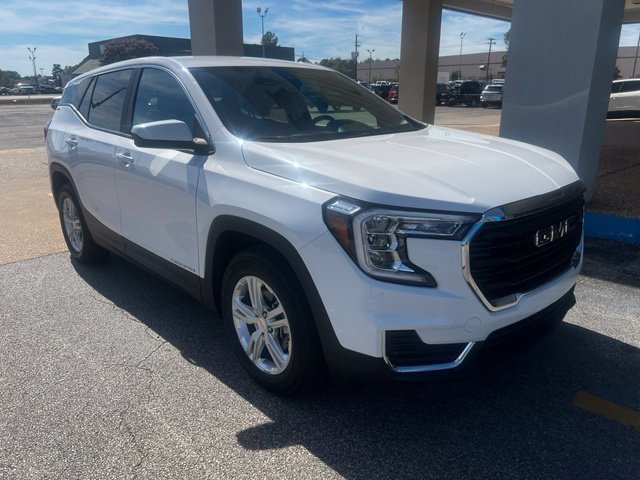Used 2024 GMC Terrain SLE FWD image 2
