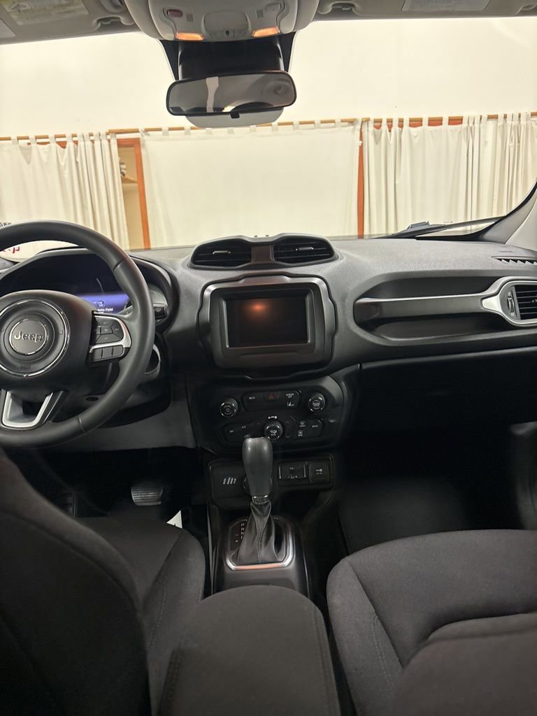 Used 2021 Jeep Renegade Latitude AWD/4WD image 18