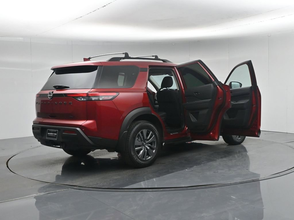 Used 2023 Nissan Pathfinder SV w/ SV Premium Package image 34