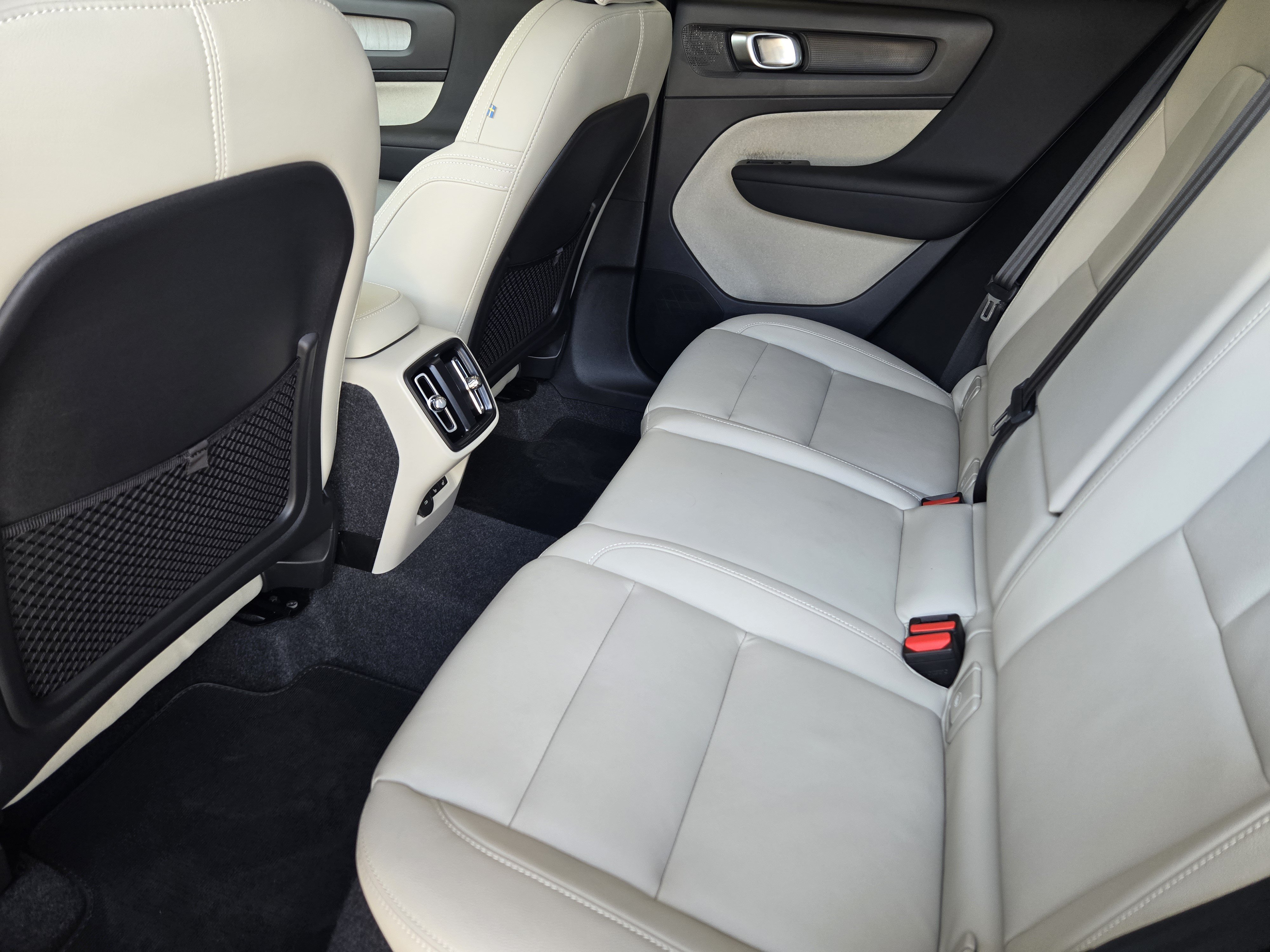 Used 2022 Volvo XC60 B5 Inscription w/ Advanced Package FWD image 29