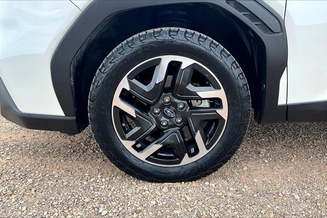 Used 2025 Subaru Forester Limited image 32
