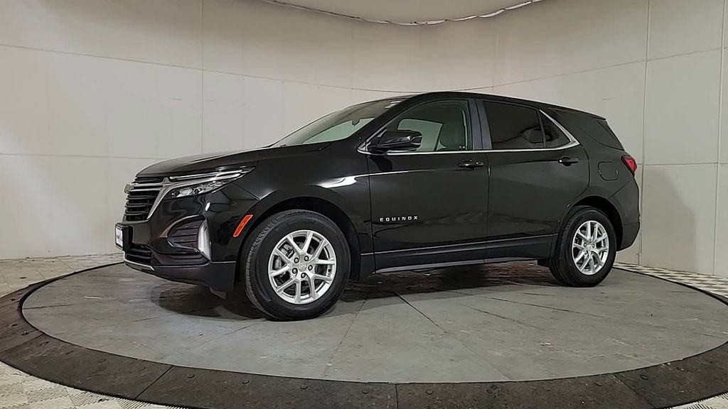 Used 2024 Chevrolet Equinox LT image 3