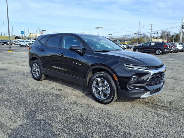 Used 2025 Chevrolet Blazer LT FWD image 6