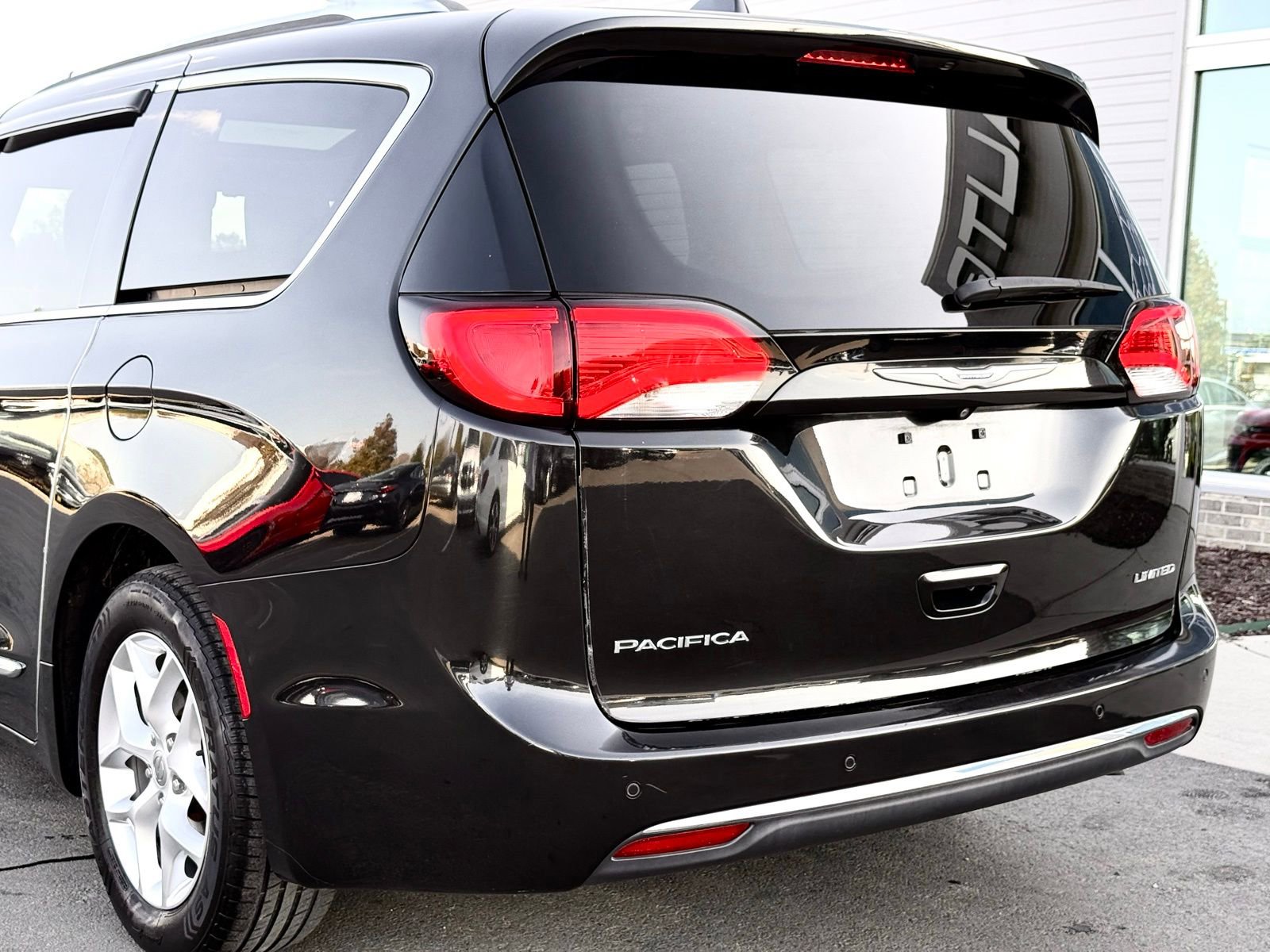 Used 2020 Chrysler Pacifica Limited FWD image 5