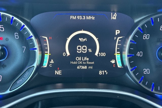 Used 2024 Chrysler Pacifica Touring-L FWD image 29