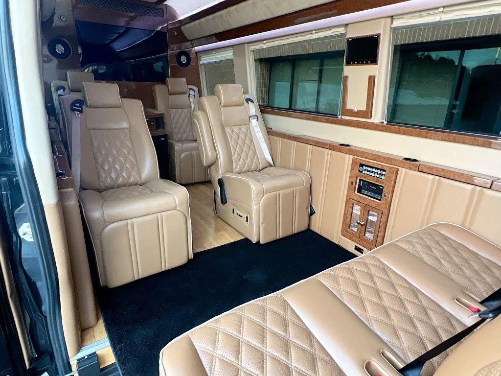 Used 2015 Mercedes-Benz Sprinter 2500 image 25