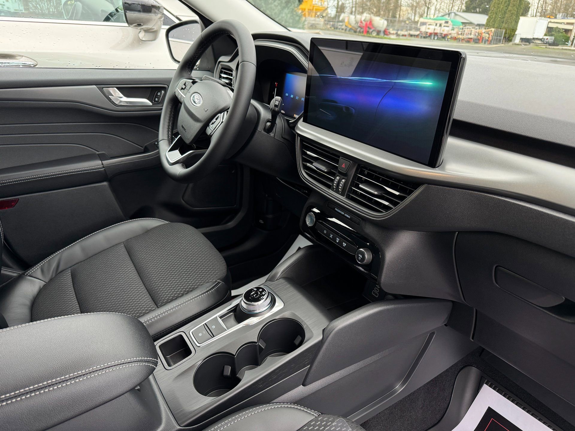 Used 2025 Ford Escape SE image 23