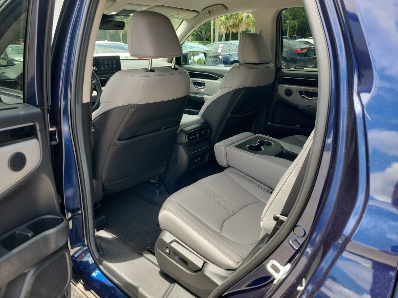 Used 2025 Honda Pilot EX-L image 9