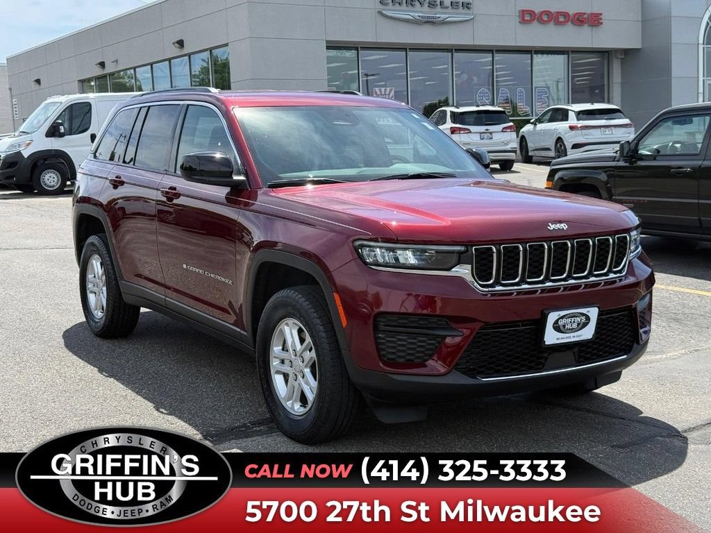 Used 2024 Jeep Grand Cherokee Laredo w/ Luxury Tech Group I AWD/4WD image 1