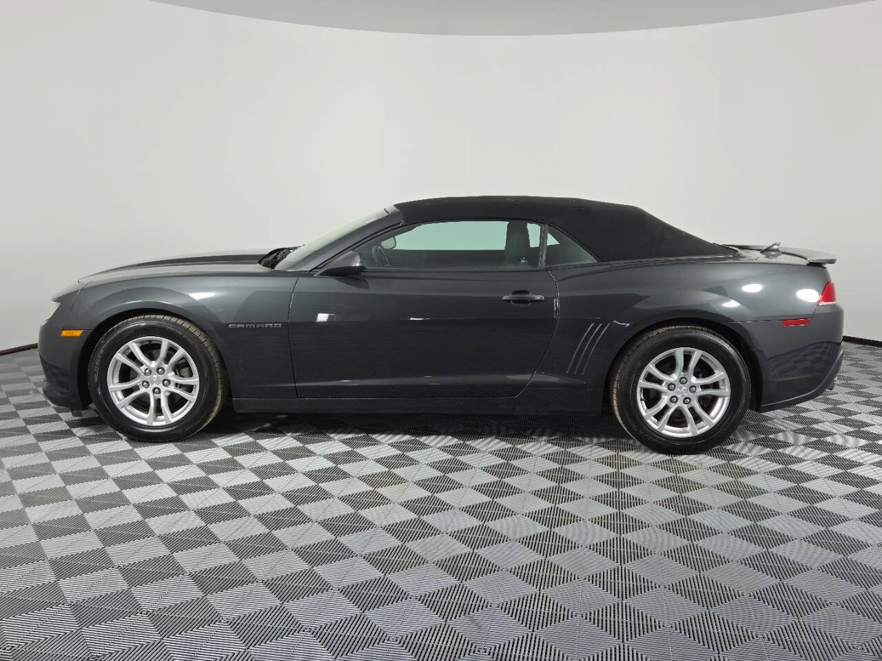 Used 2015 Chevrolet Camaro LT RWD image 4