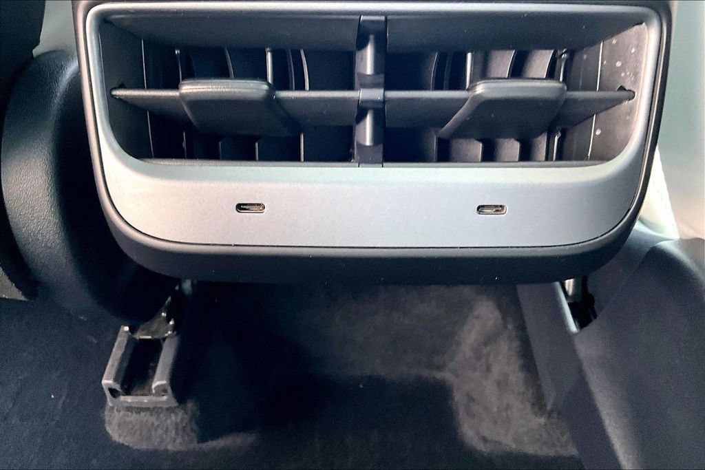 Used 2025 Tesla Model Y Long Range RWD image 32