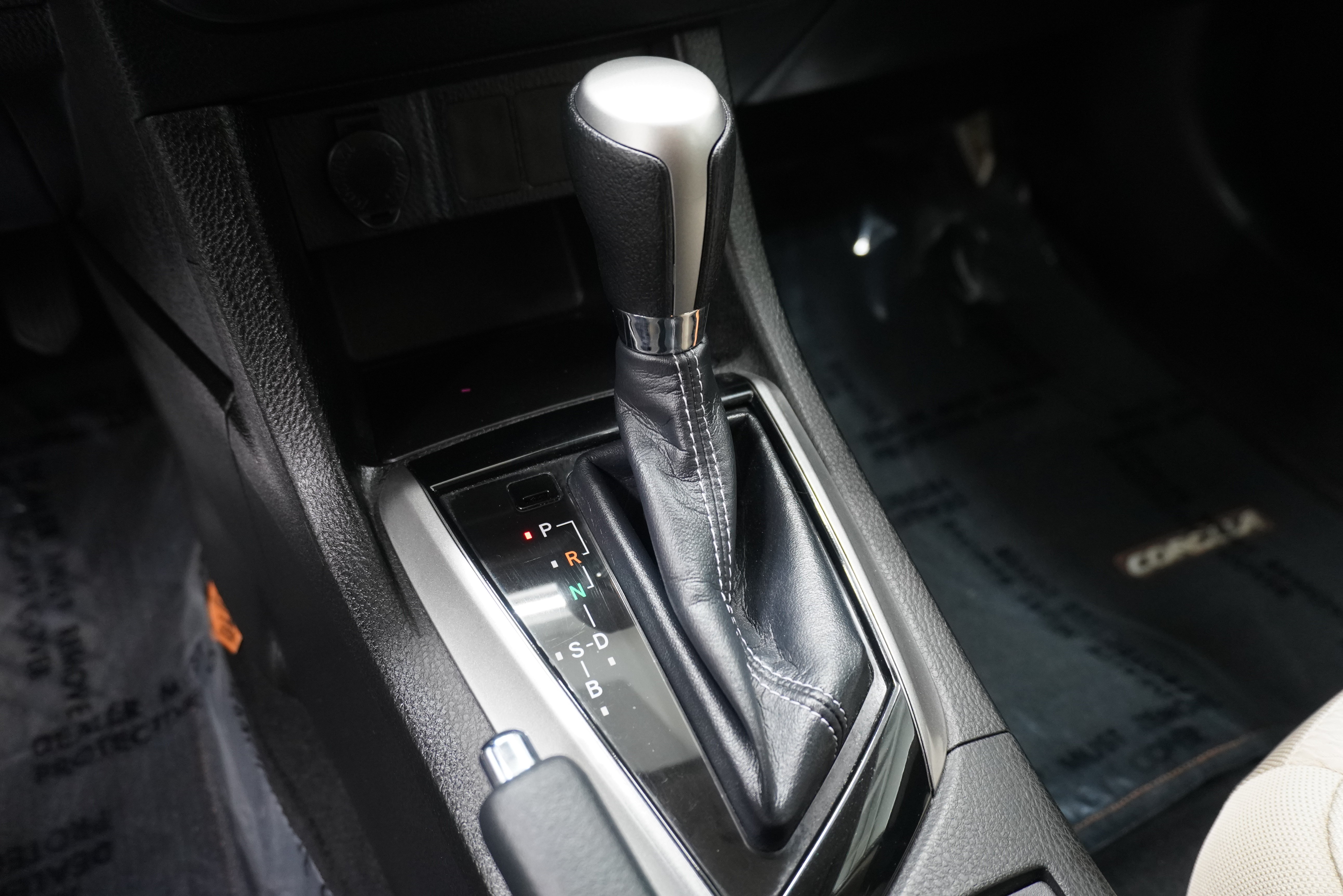 Used 2015 Toyota Corolla LE FWD image 19