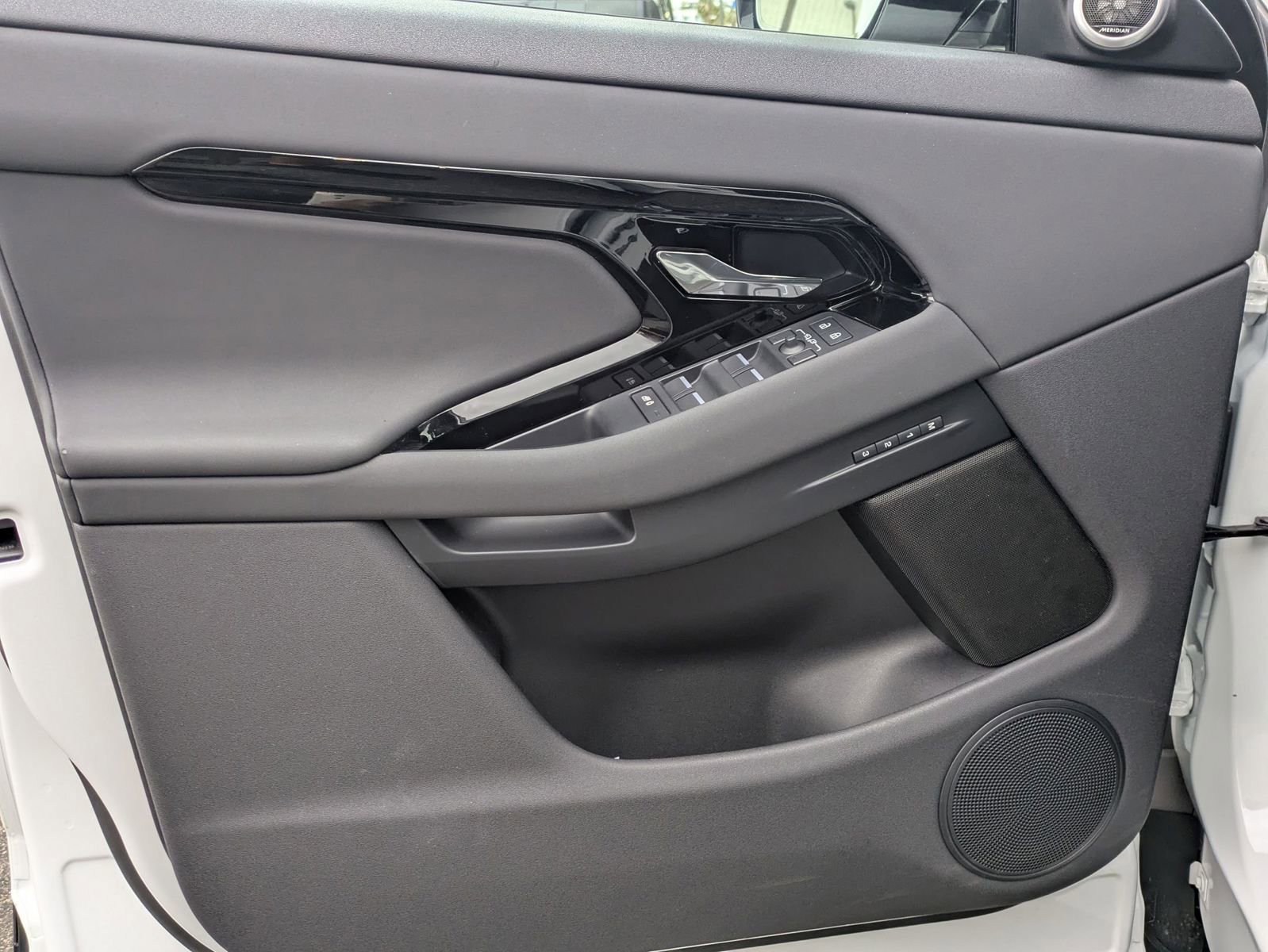 Used 2024 Land Rover Range Rover Evoque S image 11
