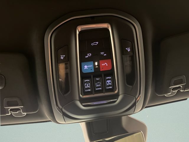 Used 2025 Jeep Grand Cherokee Limited w/ Luxury Tech Group II AWD/4WD image 15