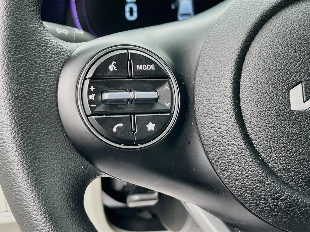 Certified 2025 Kia Soul LX w/ LX Technology Package FWD image 18