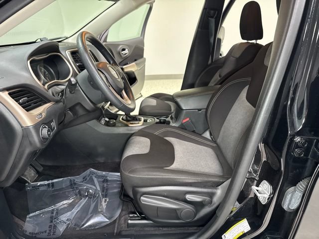 Used 2018 Jeep Cherokee Latitude w/ Safety Group AWD/4WD image 11