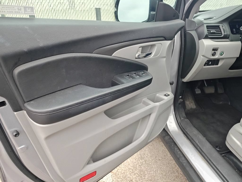 Used 2021 Honda Pilot EX image 6