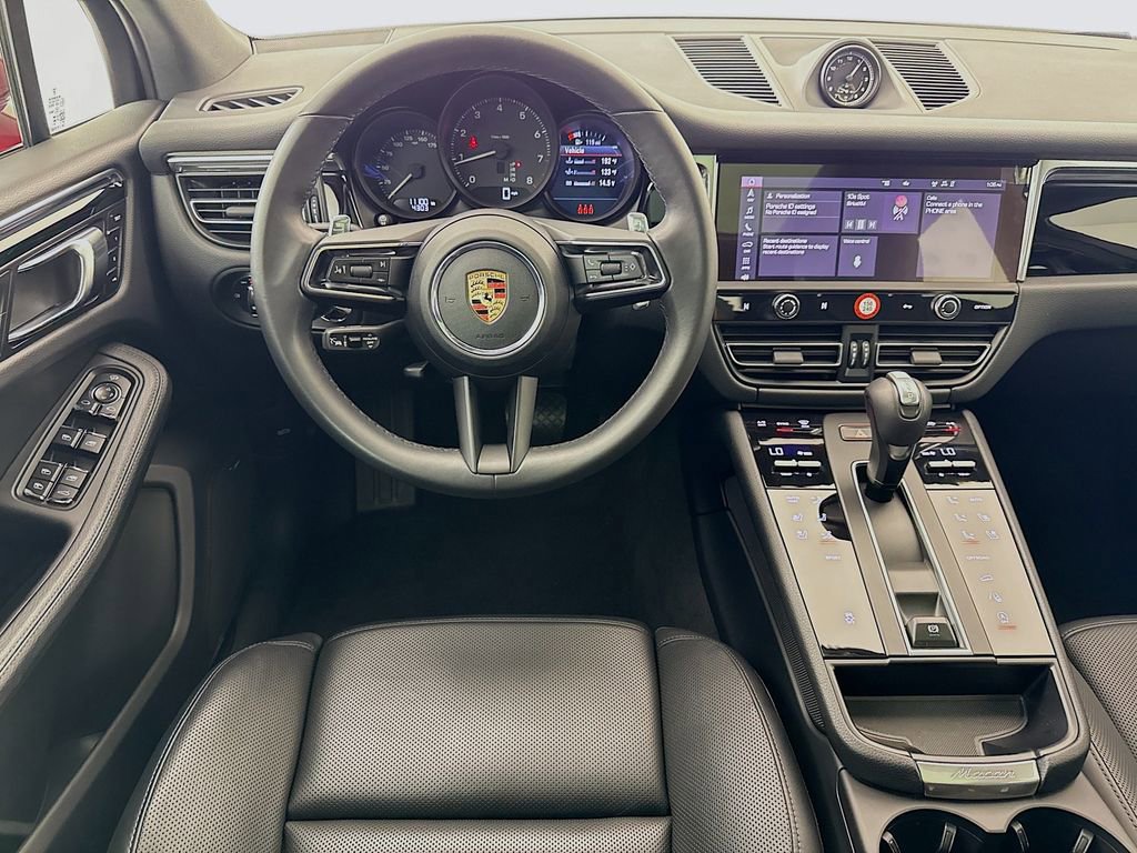 Certified 2025 Porsche Macan AWD/4WD image 26