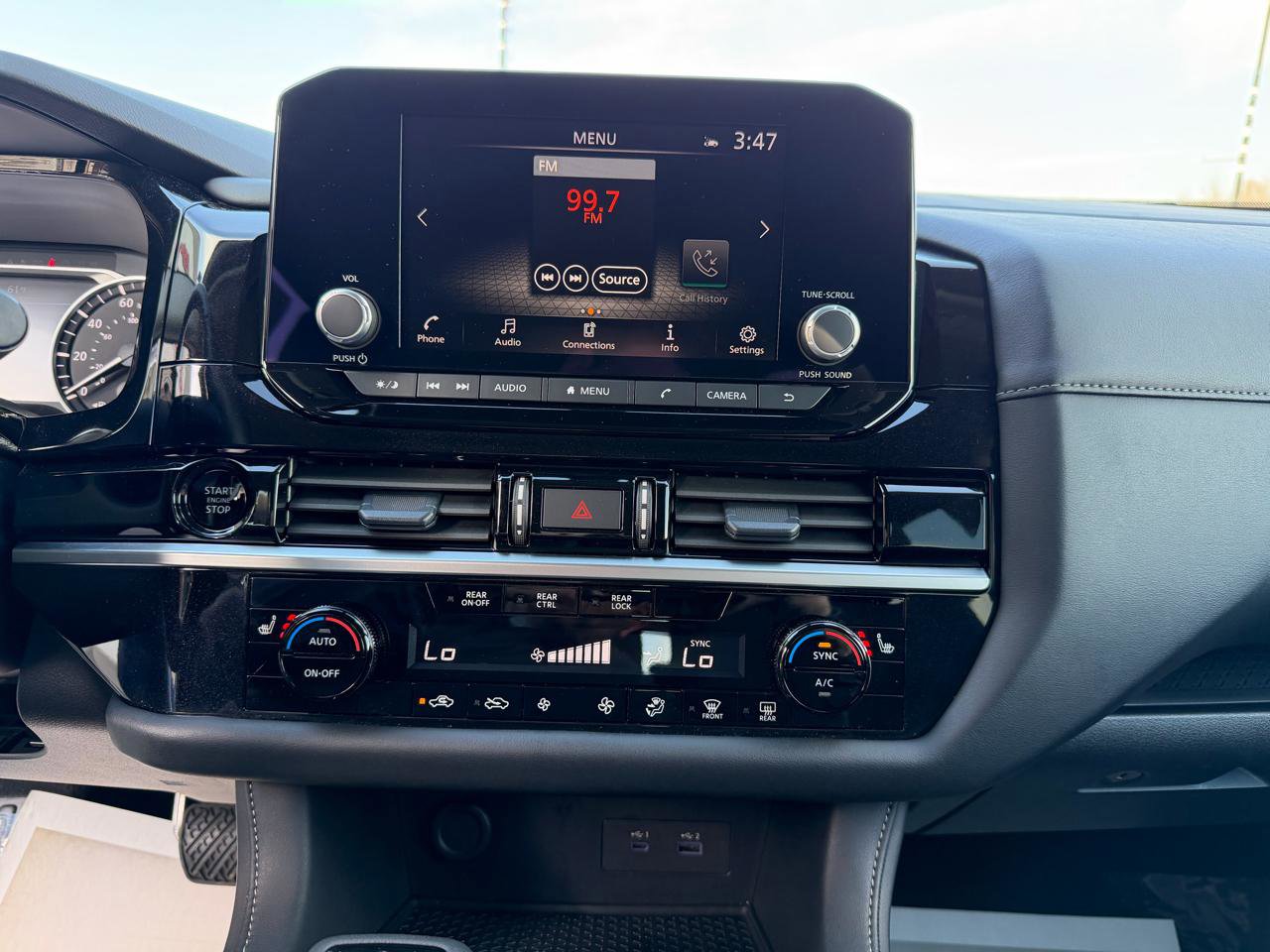Used 2025 Nissan Pathfinder SV image 33