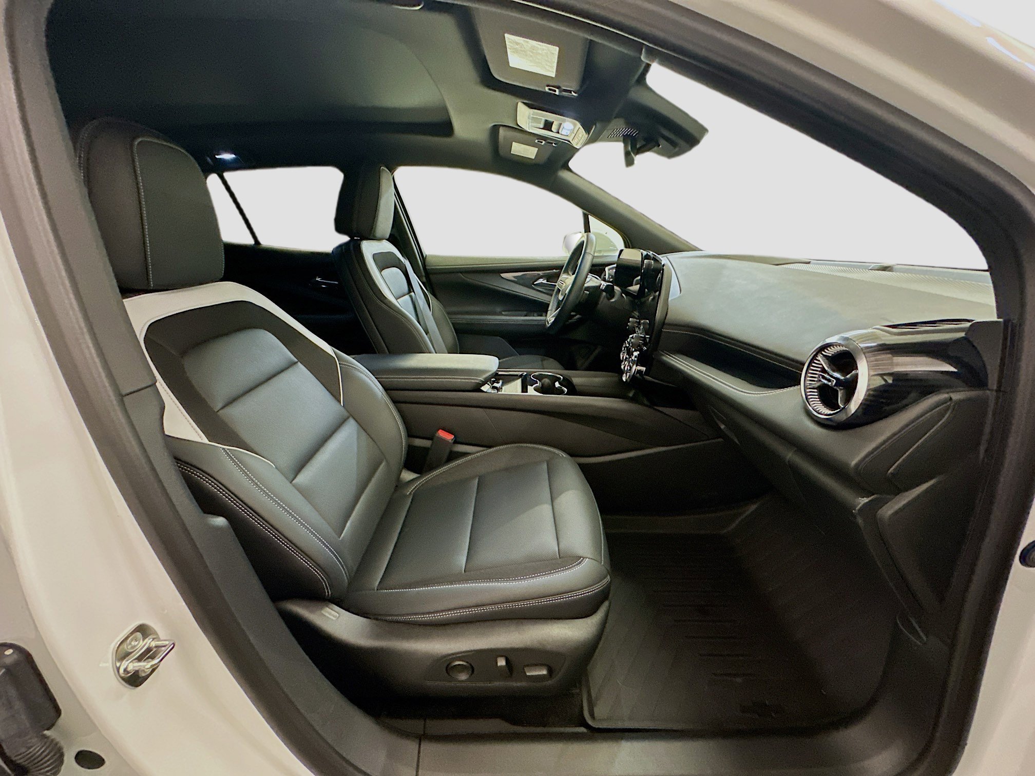 Used 2024 Chevrolet Blazer EV LT AWD/4WD image 34