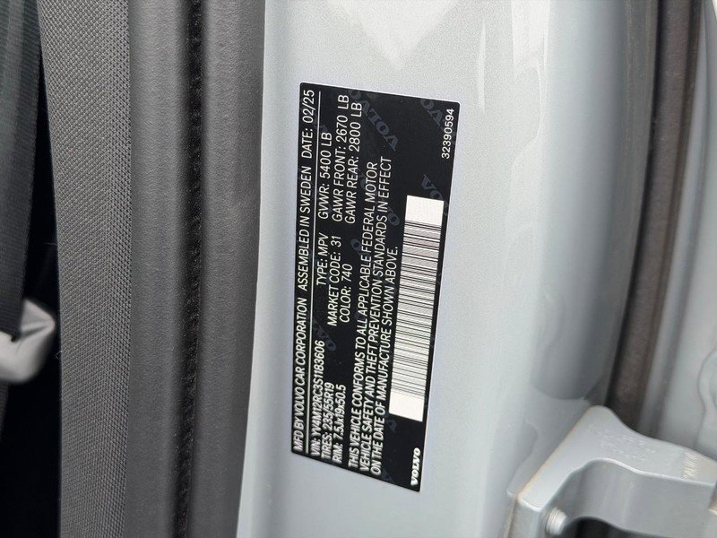 Certified 2025 Volvo XC60 B5 Plus AWD/4WD image 20