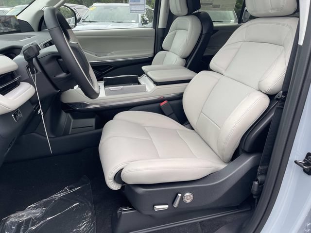 New 2026 Lincoln Navigator L Premier AWD/4WD image 21