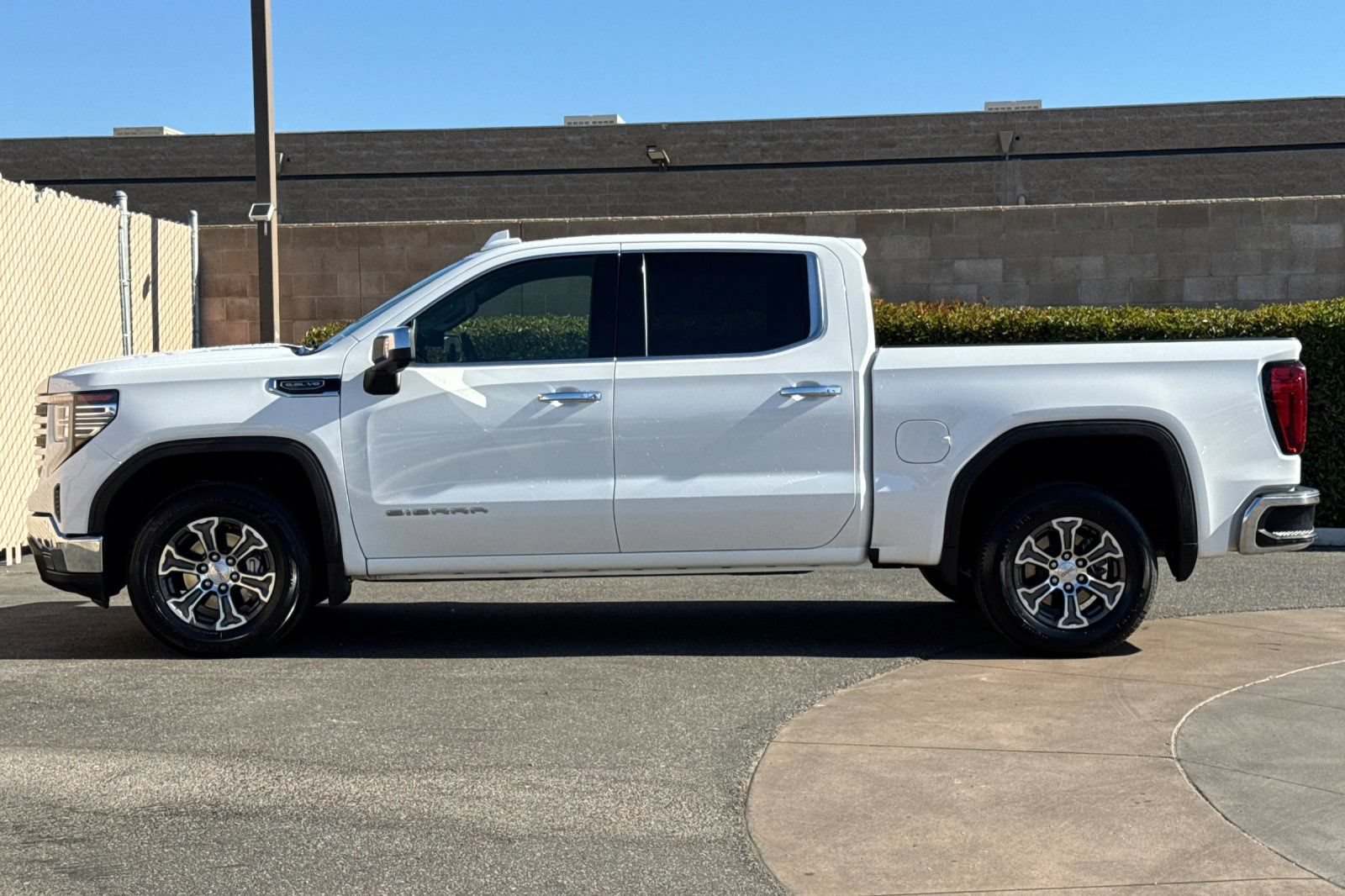 Certified 2025 GMC Sierra 1500 SLT RWD image 7
