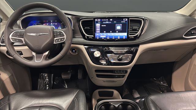 Used 2022 Chrysler Pacifica Touring-L FWD image 11