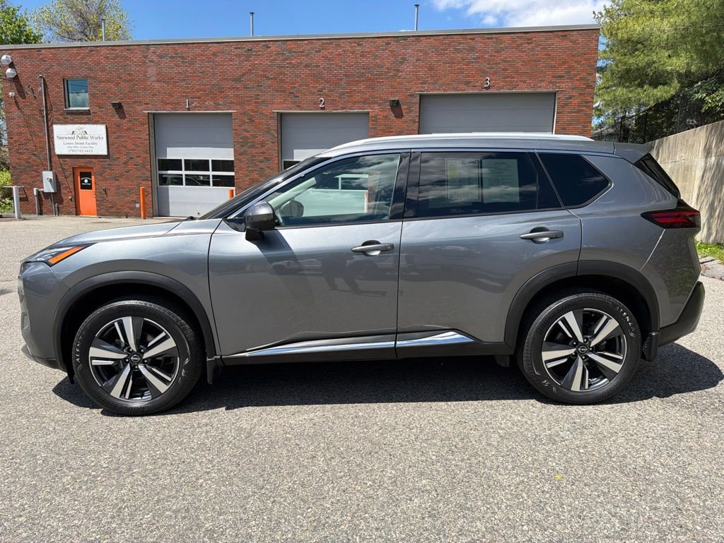 Used 2023 Nissan Rogue SL AWD/4WD image 2