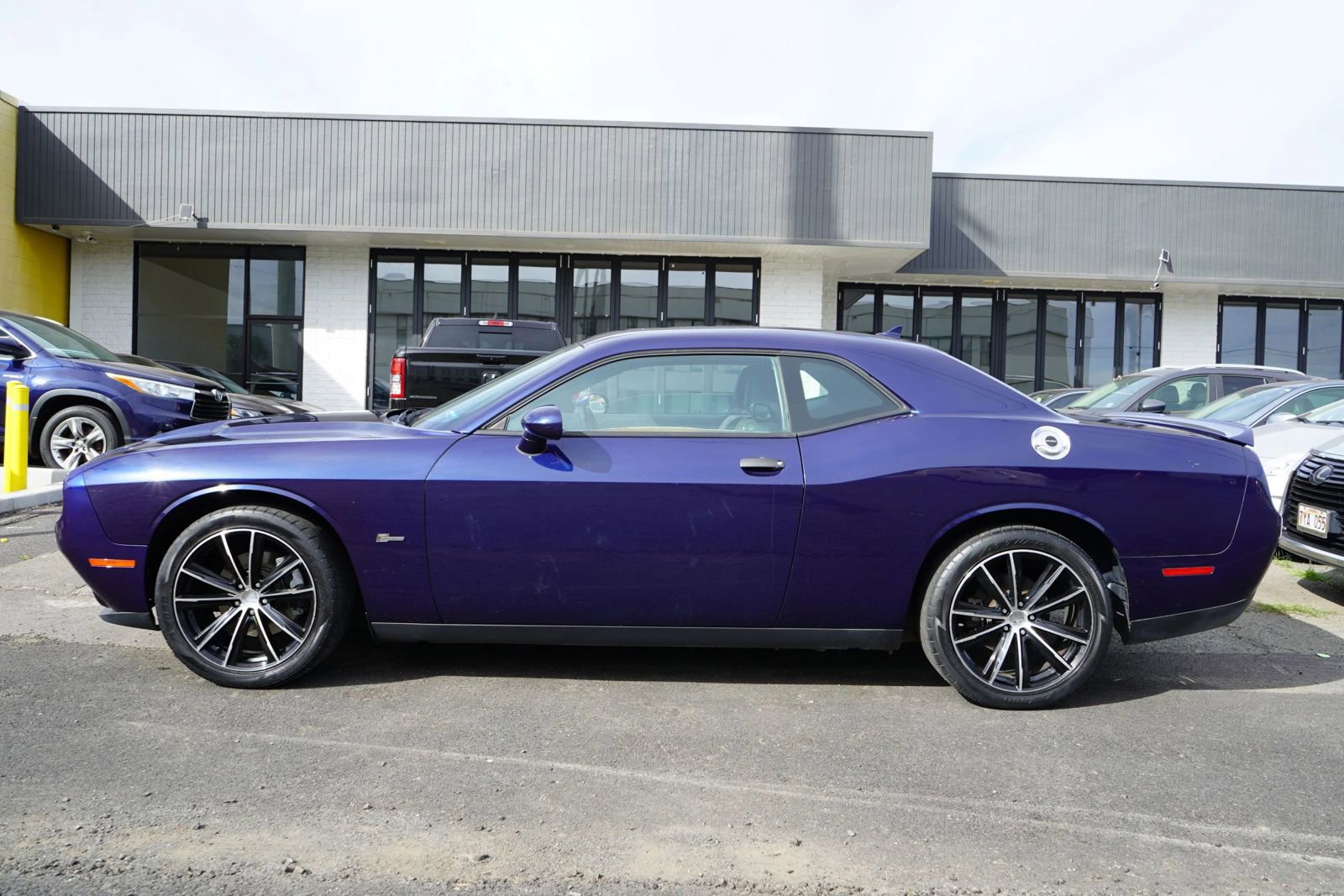 Used 2015 Dodge Challenger SXT Plus image 2