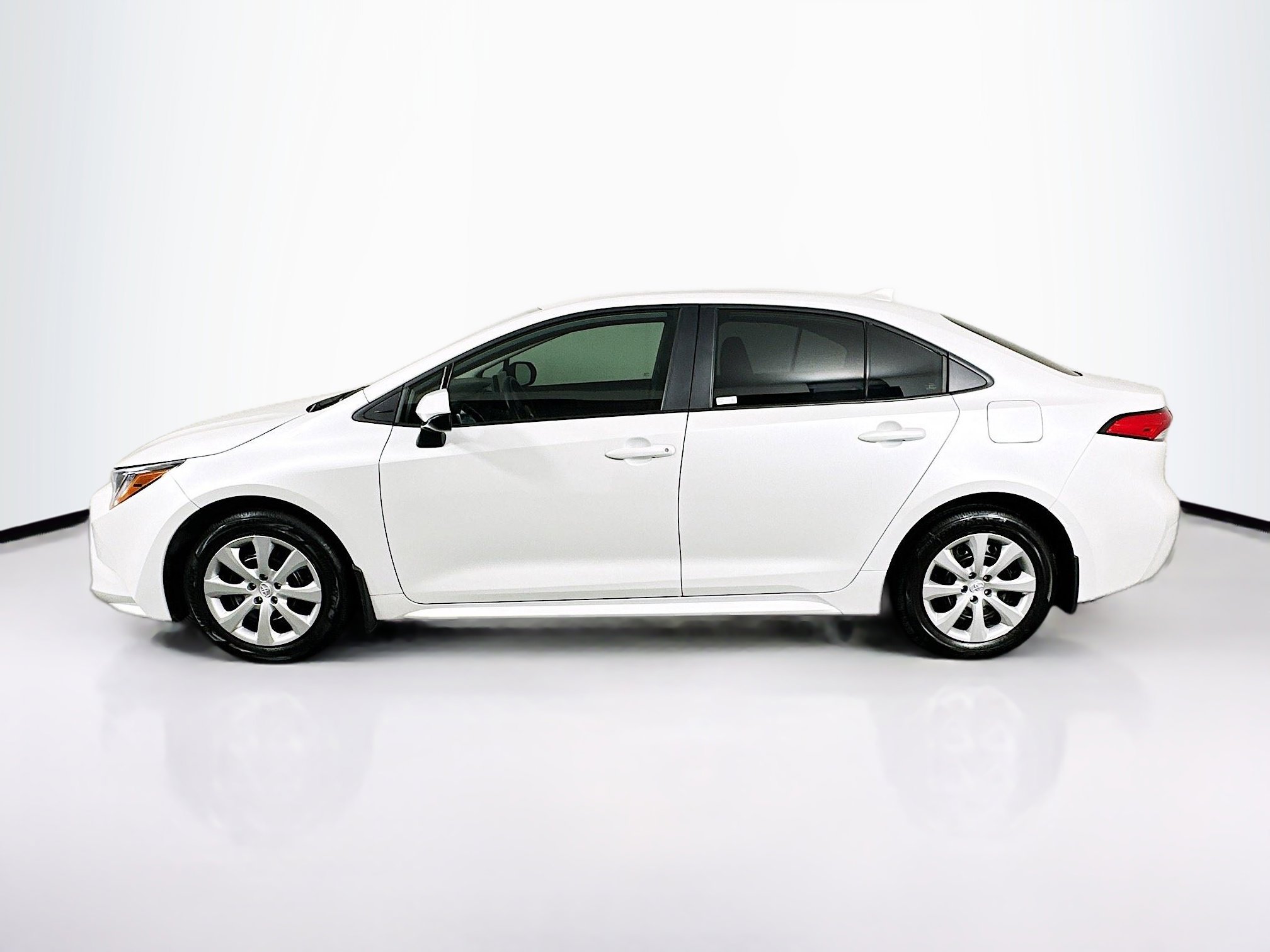 Used 2025 Toyota Corolla LE image 4
