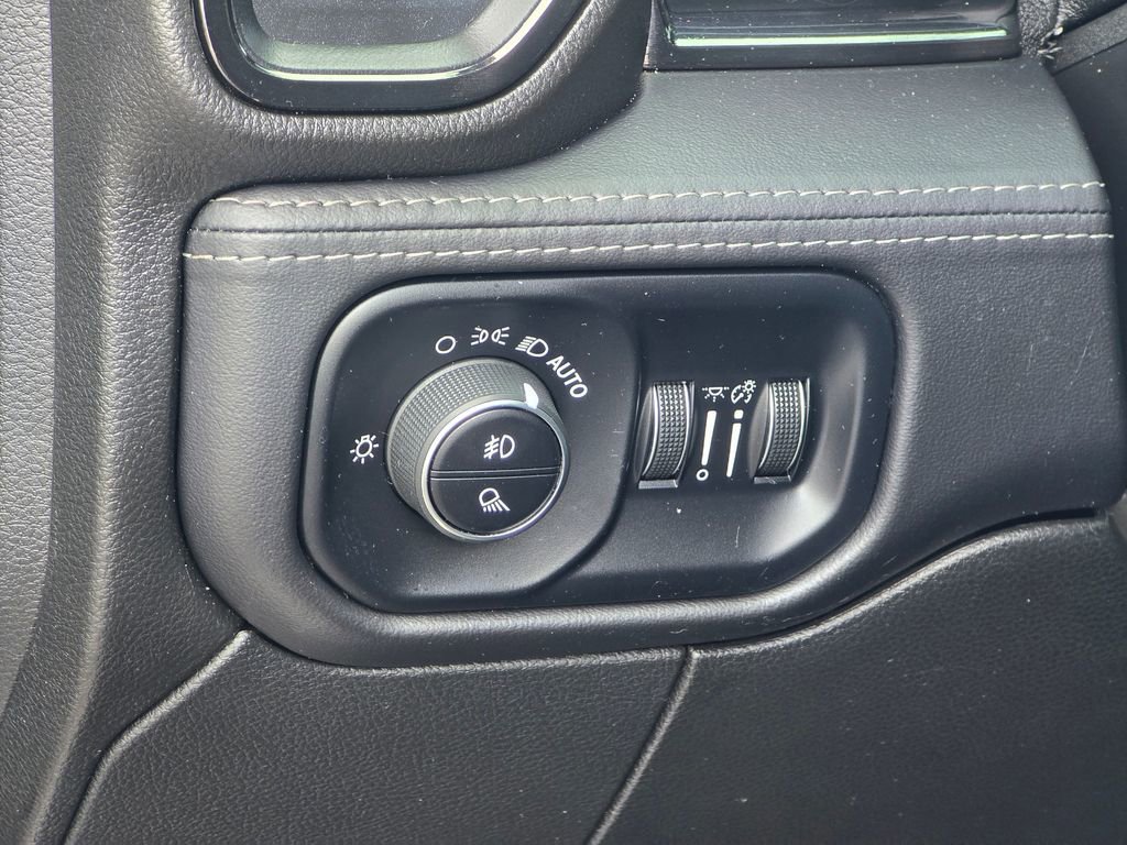 Used 2022 RAM 2500 Limited AWD/4WD image 42