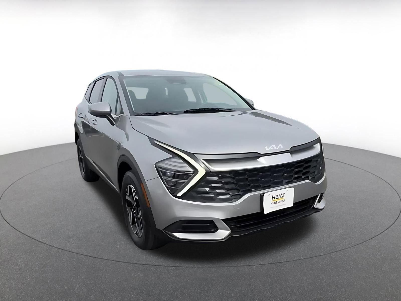 Used 2025 Kia Sportage LX image 3